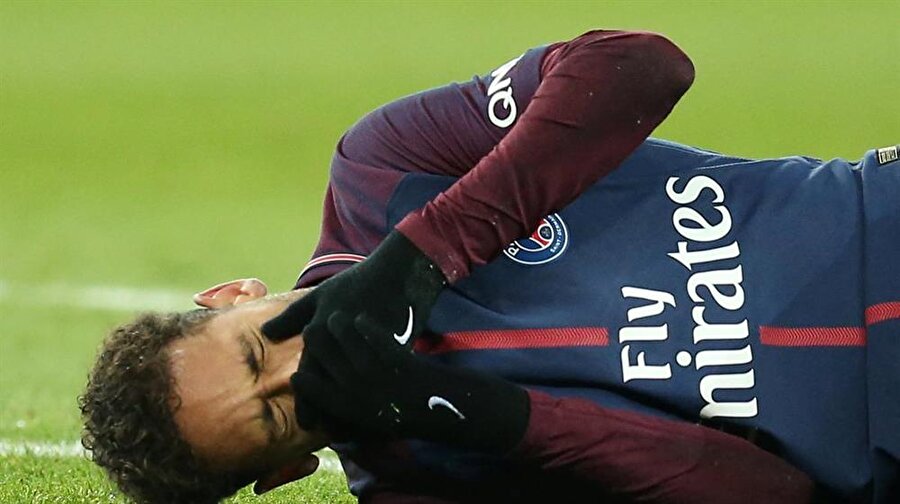 Neymar’ın sakatlığı oyun mu? İşte kafaları karıştıran iddia!