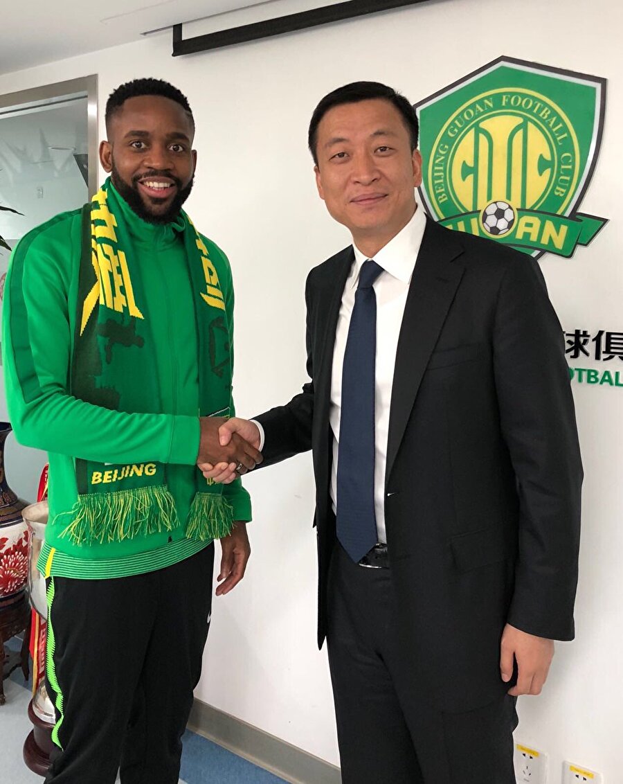 Bakambu resmen Beijing Guoan'da!