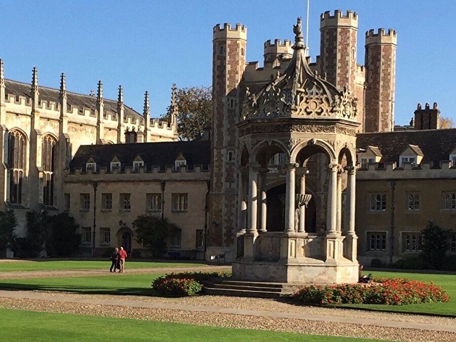 Cambridge Üniversitesi- Dünyanın genel olarak en iyi üniversitelerinden biri olsa da, antropoloji bölümünde listelerin başı her zaman bu üniversiteyi seçiyor. 

