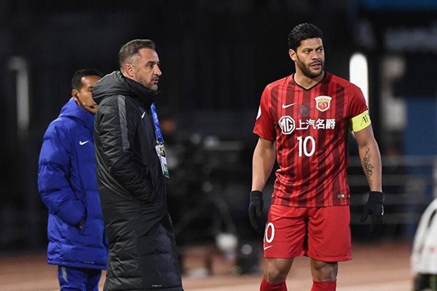 Vitor Pereira ve Hulk.