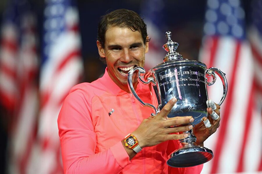 Zirveyi Federer'e kaptıran Nadal'dan hayranlarını üzecek açıklama
