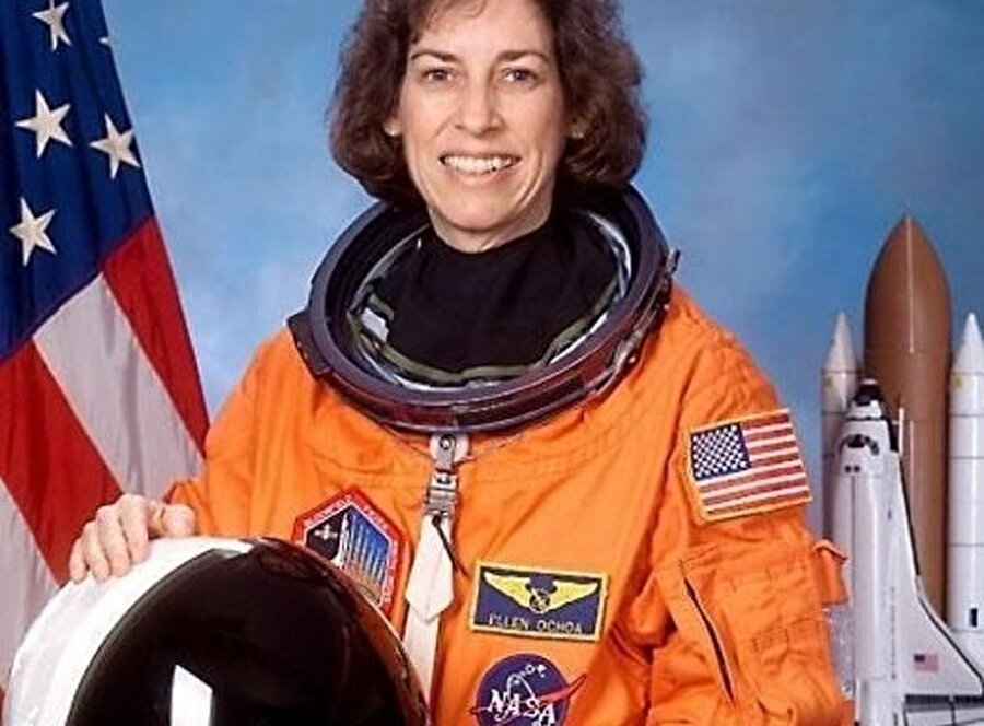 Dr. Ellen Ochoa

                                    
                                    Optik analiz sistemleri İlk Latin Amerika kökenli astronot olan Ochoa, ürün üretiminde robot teknolojisinin önünü açacak “Optik Analiz Sistemleri”ni buldu. Ochoa’nın icadı optik sistem, robot parçalarının kalite kontrolünde kullanıldı. Ochoa, Ayrıca NASA’da bilim adamı olarak çalışıyor. 1987’de patentini aldı. En sonuncusu 1990 yılında olmak üzere 3 adet patenti bulunuyor.
                                
                                