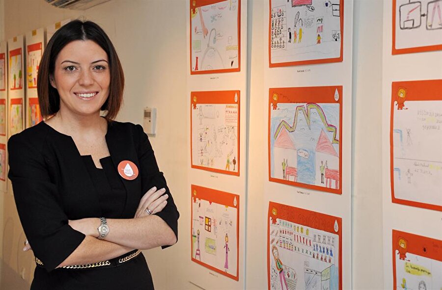 Pınar Abay

                                    ING Bank Türkiye Genel Müdürü Pınar Abay, Teknoloji odaklılığı sayesinde ING Cep Şube aktif kullanıcı adedi yüzde 325 oranında arttı. Abay, göreve gelmesinden itibaren oyunun kurallarını değiştiren bir dönem başlattı ve agresif büyümeye odaklandı.
                                