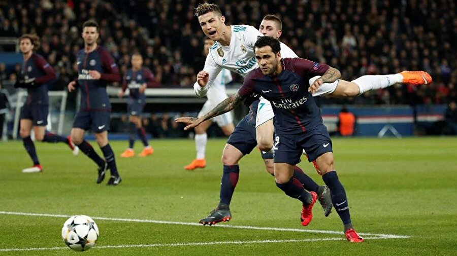 Dani Alves Cristiano Ronaldo.