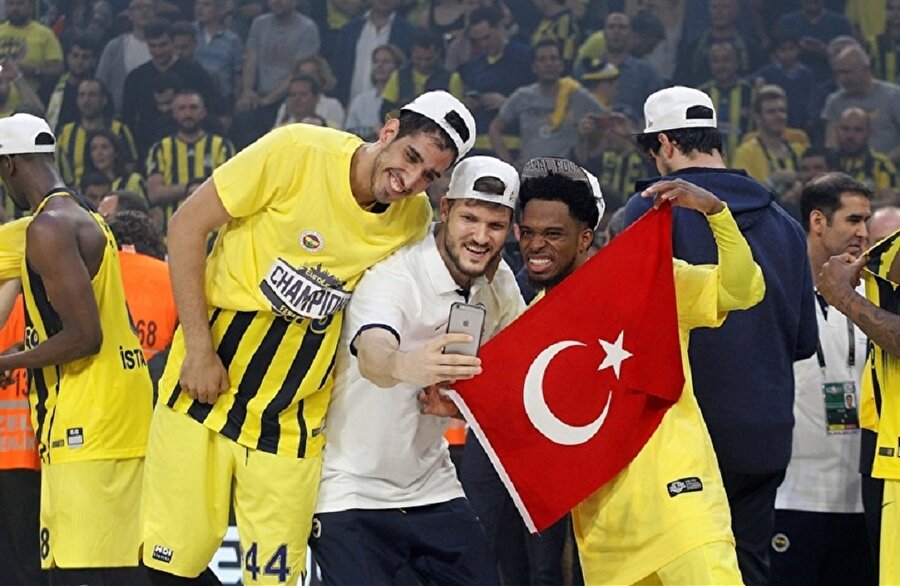 ​Fenerbahçeli basketbolcu 450 bin TL dolandırıldı! Nasıl mı?
