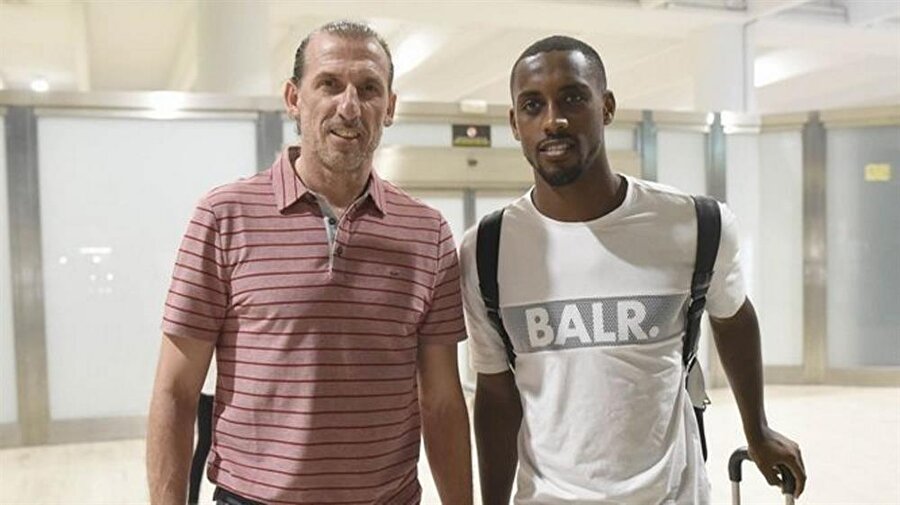 Sevilla'dan Carole'e komik teklif