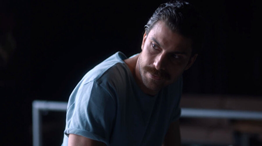 İşte son hali!
Ünlü oyuncunun saçsız sakalsız halini görenler, onu tanımakta güçlük çekti.