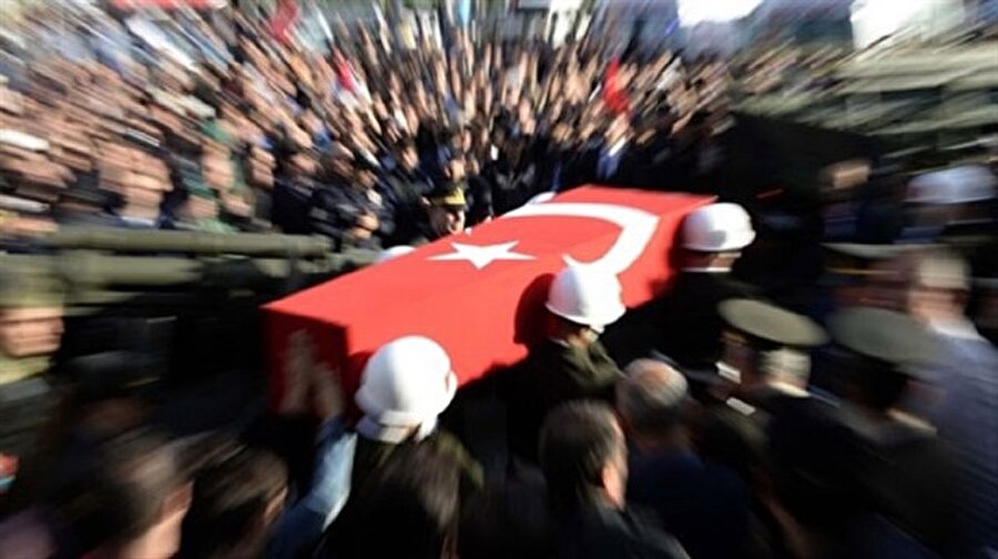Yüreğimiz yandı: Diyarbakır'da iki askerimiz şehit oldu

                                    Diyarbakır Valiliği, mayın patlaması sonucu 2 askerin şehit olduğunu,2'si ağır 5 askerin de yaralandığını açıkladı.
                                