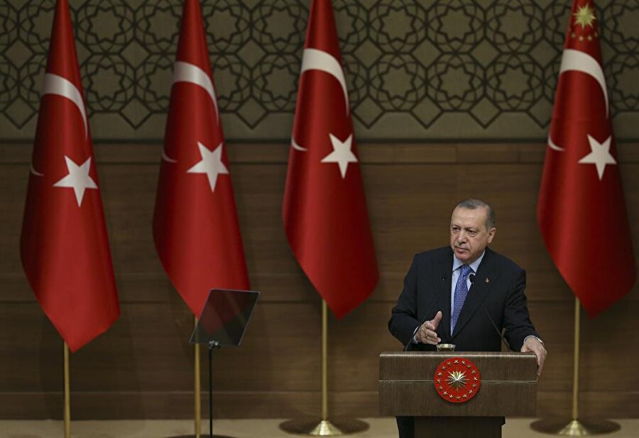 Cumhurbaşkanı Erdoğan: Afrin kuşatması akşama kadar tamamlanmış olur

                                    Cumhurbaşkanı Recep Tayyip Erdoğan: "Afrin'deki ne kadar terörist etkisiz hale getirildi diye son rakamları alayım istedim, 3444 terörist etkisiz hale getirildi. Afrin'e biraz daha yaklaştık, temenni ederim ki akşama kadar Afrin kuşatılmış olur." dedi.
                                