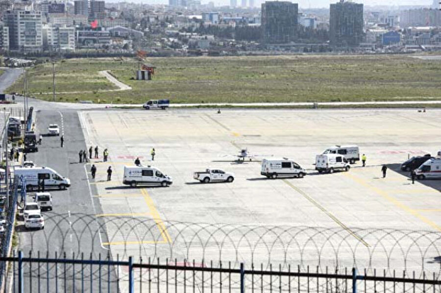 Aileler teslim edildi!
3'ü mürettebat 11 kişinin hayatını kaybettiği kazanın ardından bugün 12.10'da askeri nakliye uçağıyla Atatürk Havalimanı Genel Havacılık Terminali'ne getirilen cenazeler, ailelere teslim edildi.