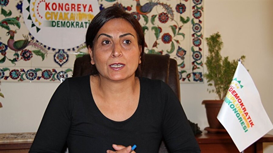 HDP'li Aysel Tuğluk'a 10 yıl hapis cezası verildi
Eski HDP Eş Genel Başkan Yardımcısı Aysel Tuğluk’un “terör örgütü yöneticisi olmak” suçundan yargılandığı davada karar açıklandı. Ankara 17. Ağır Ceza Mahkemesi’nde görülen davada Tuğluk’a 10 yıl hapis cezası verildi.