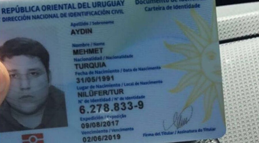 Uruguay'a kaçtı!

                                    İddialara göre; Mehmet Aydın, 9 Ağustos 2017’de Uruguay’da Göçmenlik Bürosu'na başvurarak iki yıl süreyle geçerli geçici kimlik kartı aldı. 
                                