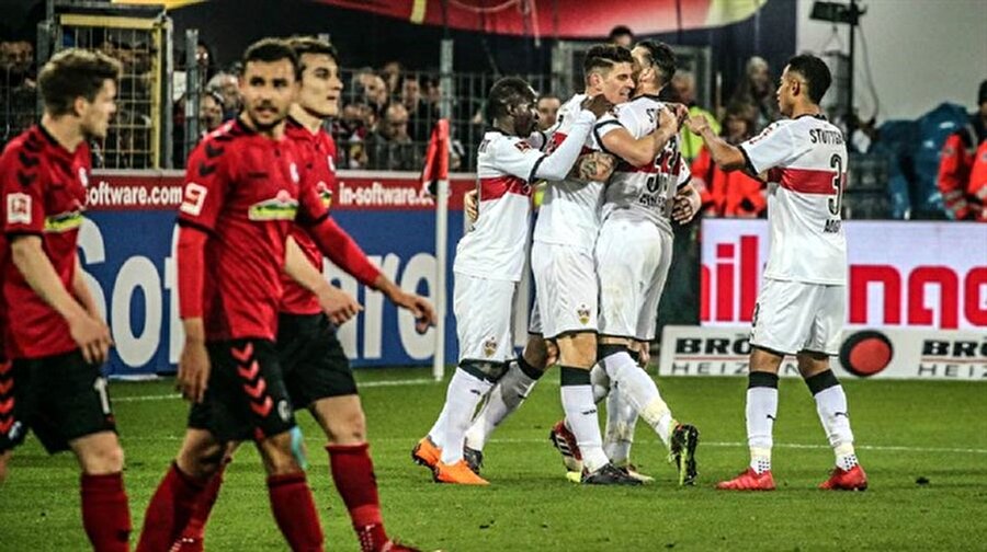Stuttgart'ta Tayfun Korkut rüzgarı
Teknik direktör Tayfun Korkut'un yönetimindeki Stuttgart çıktığı son 7 maçta yenilgi yüzü görmedi. Bundesliga'nın 27. haftasının açılış maçında Türk teknik direktör Tayfun Korkut yönetimindeki Stuttgart, deplasmanda Freiburg'u 2-1 mağlup etti.