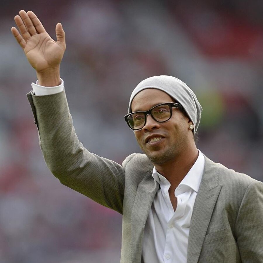 Ronaldinho derbinin skorunu tahmin etti