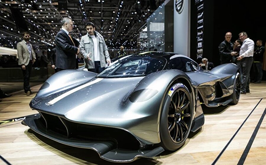 Aston Martin Valkyrie ( 3.2 milyon dolar ) 

                                    
                                    
                                
                                