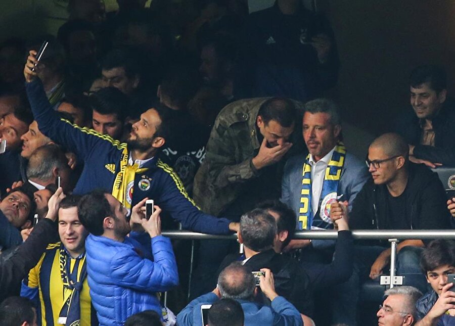 Alex derbiyi neden Saran'ın locasından izledi?