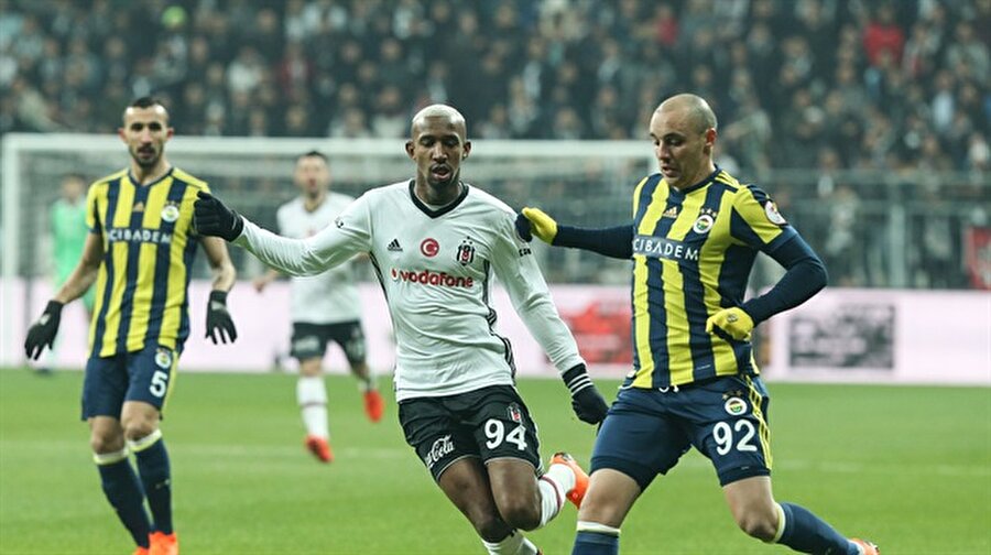 Kupa derbisinin tarihi belli oldu

                                    
                                    
                                    
                                    
                                    Ziraat Türkiye Kupası’nda oynanacak yarı final rövanş maçlarının programı belli oldu.
Türkiye Futbol Federasyonu’ndan yapılan açıklamaya göre, Galatasaray’ın ilk maçı deplasmanda 2-1 kazandığı Teleset Mobilya Akhisarspor eşleşmesinin rövanşı 18 Nisan Çarşamba günü saat 20.30’da TT Stadyumu’nda oynanacak. Vodafone Park’ta 2-2 beraberlikle sonuçlanan Beşiktaş - Fenerbahçe derbisinin rövanşı ise 19 Nisan Perşembe günü yine saat 20.30’da Ülker Stadyumu’nda başlayacak.
                                
                                
                                
                                
                                