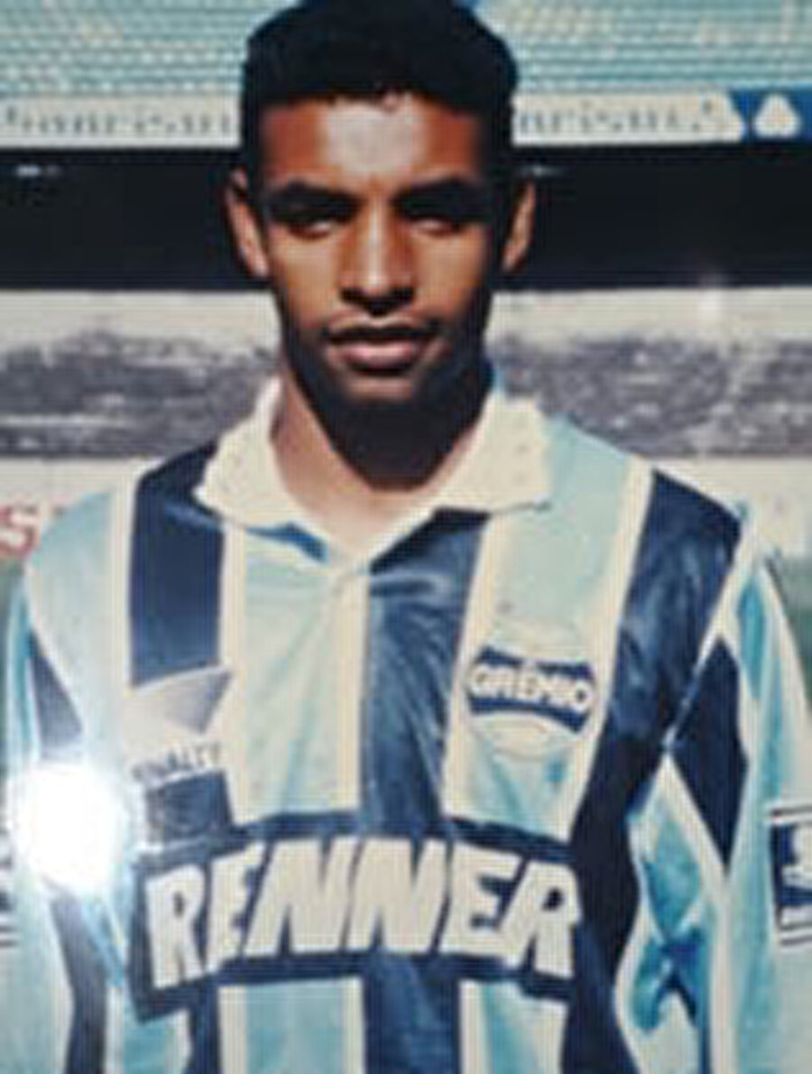 
                                    
                                    1993-1997 yılları arasında Gremio'da top koşturan orta saha oyuncusu için Avrupa kariyeri Almanya'da start aldı.
                                
                                