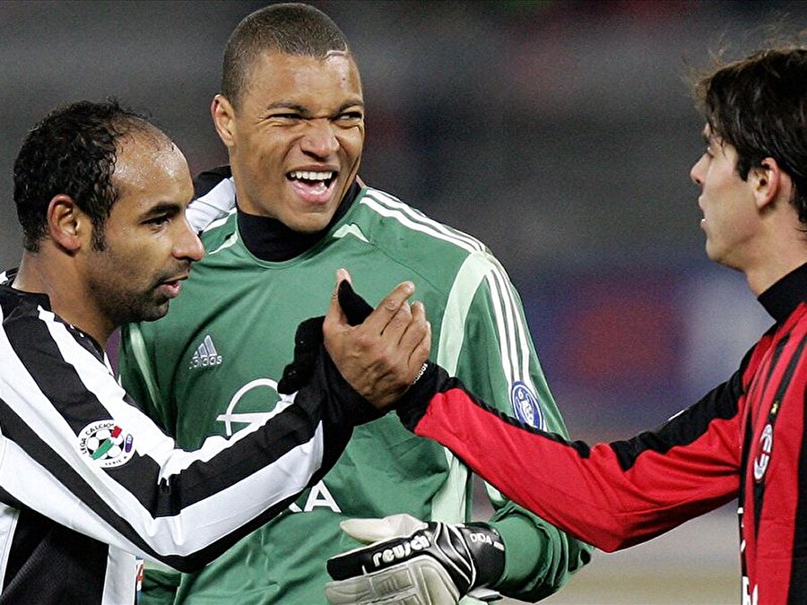 
                                    
                                    Brezilyalı futbolcu 2004'te Roma'dan Juventus'a transfer oldu. Siyah-beyazlı formayla 91 maça çıkan Emerson 6 gol attı.
                                
                                