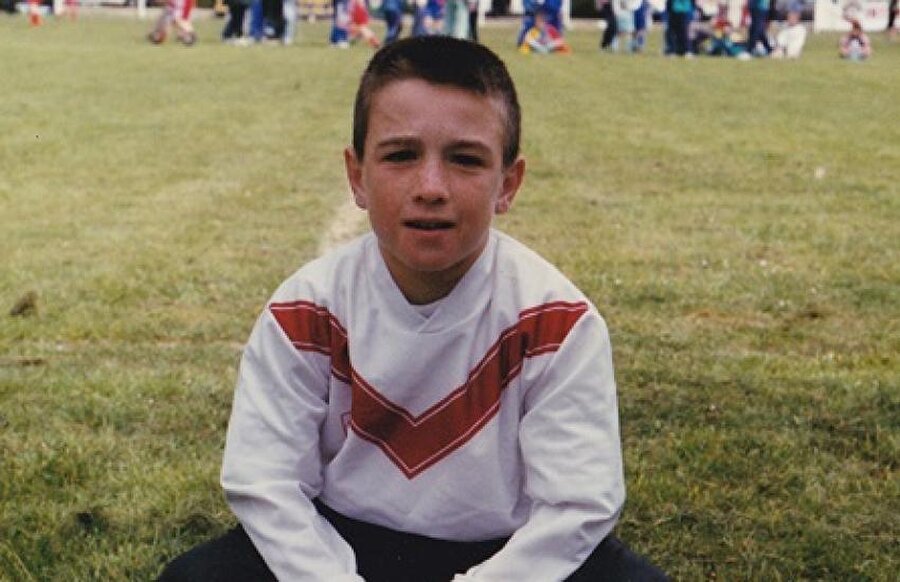 Fotoğraftaki ünlü futbolcuyu tanıyabildiniz mi?