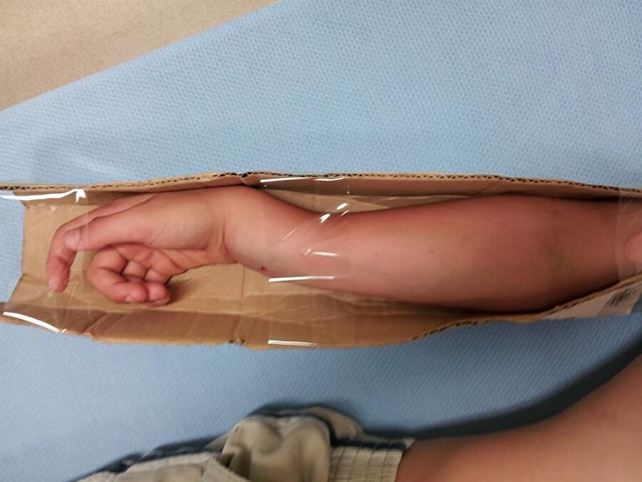 Evet, yanlış okumuyorsunuz! Futbolcu, taraftarın kolunu kırdı