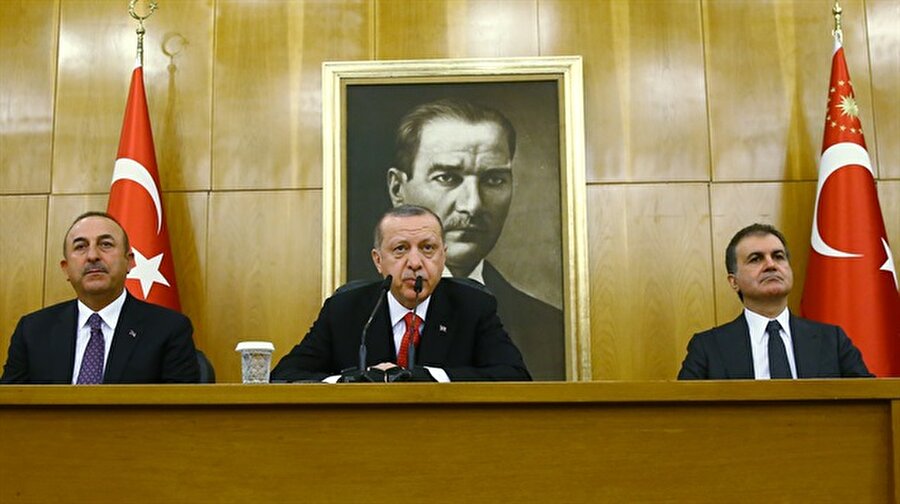 Cumhurbaşkanı Erdoğan: Irak'tan bir yetkili Türkiye'ye gelecek

                                    Cumhurbaşkanı Recep Tayyip Erdoğan, Bulgaristan'ın Varna şehrine yapacağı kritik ziyaret öncesinde İstanbul Atatürk Havalimanı'nda açıklamalarda bulundu. Sincar'la ilgili açıklamalarda da bulunan Erdoğan: "Dün akşam itibarıyla Irak merkezi yönetiminin Sincar'a yönelik bazı operasyon girişimlerini ben de doğrusu istihbarat örgütümüzden aldım fakat bunun netice itibarıyla tamamıyla bittiği konusunda takipteyiz. Kısmi müdahaleleri olmuş olabilir, bugün de bir yetkili Irak'tan bu konularla ilgili Türkiye'ye gelecek, müsteşar ile görüşmeleri olacak." dedi.
                                