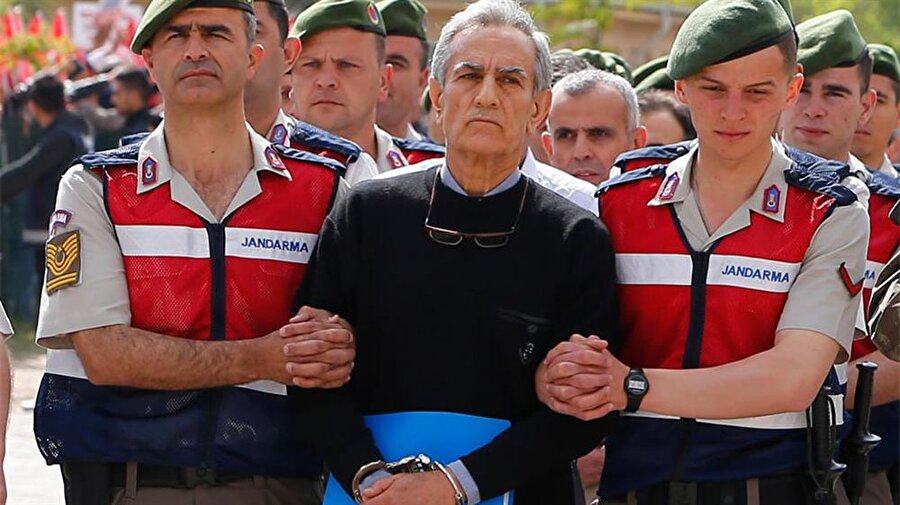 "Yurtta sulh konseyi" üyelerinin de bulunduğu davanın bir numaralı sanığı eski YAŞ üyesi Akın Öztürk