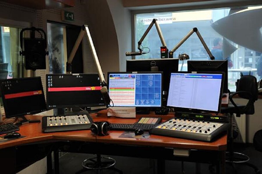 Uganda'da "büyücülüğe destek veren" 23 radyo kapatıldı.
