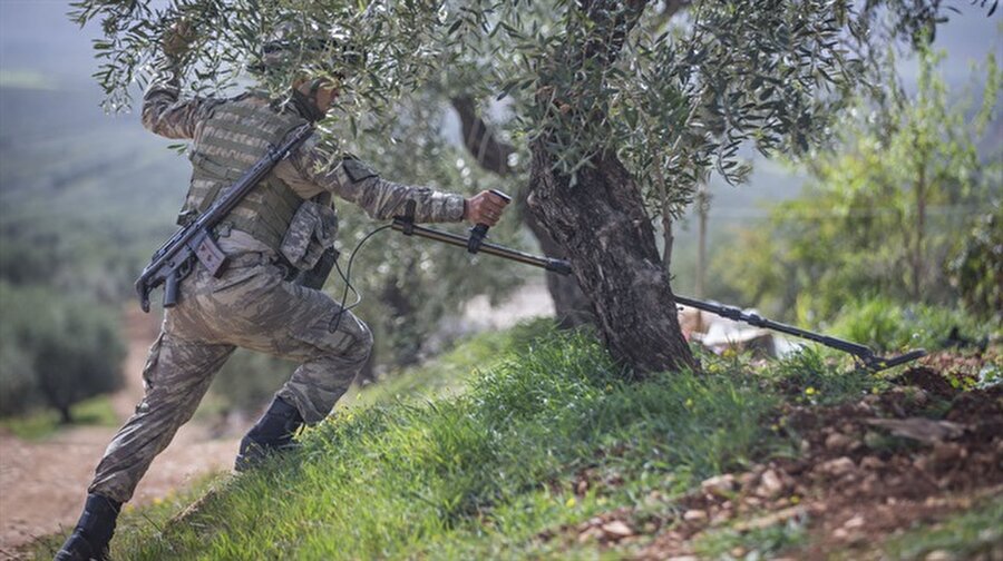 Afrin Harekatı: 3820 terörist etkisiz hale getirildi
Türk Silahlı Kuvvetleri'nden yapılan açıklamaya göre Afrin'deki Zeytin Dalı Harekatı kapsamında 3820 terörist etkisiz hale getirildi. Yurtiçinde devam eden operasyonlarda; Diyarbakır, Bitlis, Mardin, Bingöl ve Irak’ın kuzeyinde 90 terör örgütü mensubunun etkisiz hale getirildiği açıklandı.