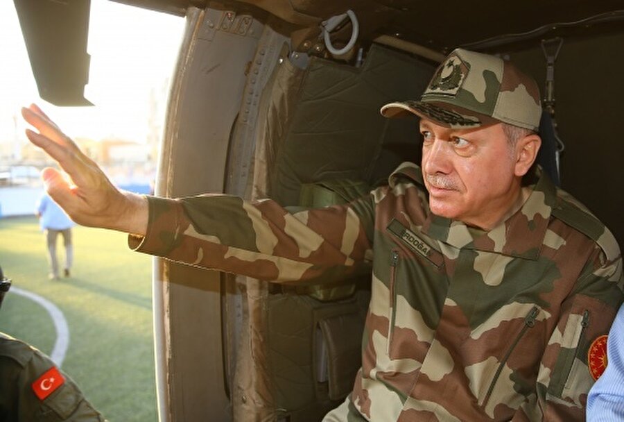 Aralarında Ajda Pekkan, Seda Sayan, İbrahim Tatlıses, Deniz Seki, Emel Müftüoğlu, Mustafa Sandal`ın da bulunduğu sanatçı ve sporcu grubu, Mehmetçik'e destek vermek için Oğulpınar Sınır Karakolu'nu ziyaret etti.