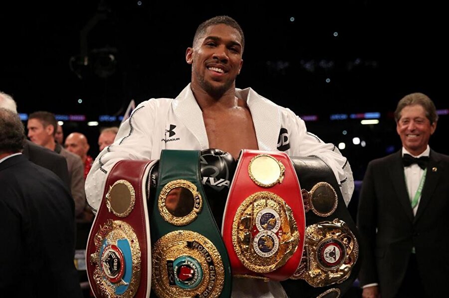 Dev maçta gülen Anthony Joshua oldu! İşte gecenin detayları