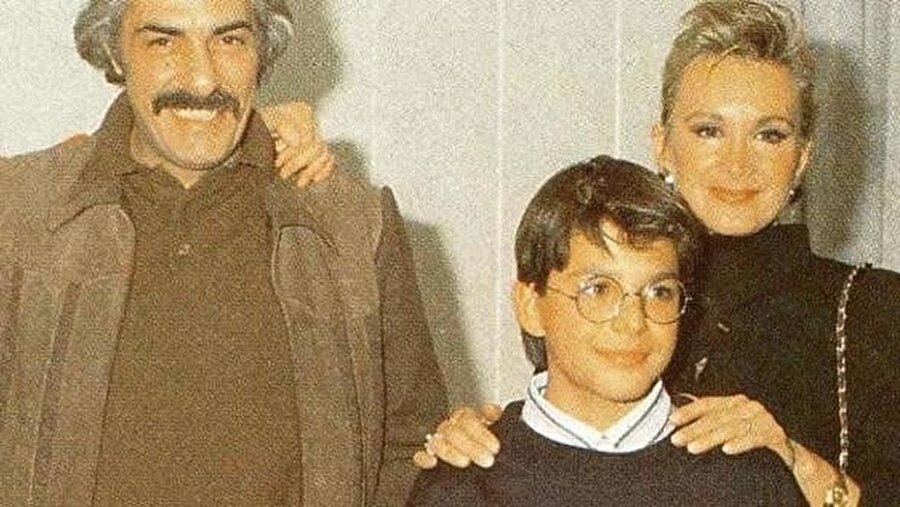  ''Geçmiş Bahar Mimozaları''

                                    42 yaşındaki Mehmet Günsür, 1989 yapımı ''Geçmiş Bahar Mimozaları'' dizisinde oynamıştı. Oyuncu Günsür, Filiz Akın ve Rutkay Aziz’in başrolünü paylaştığı dizinin setinden bir karesini paylaştı.
                                