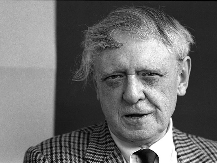 76 yaşında vefat etti!

                                    
                                    Anthony Burgess, 22 Kasım 1993 tarihinde St John’s Wood, Londra, İngiltere‘de 76 yaşında akciğer kanseri nedeni ile ölmüştür.
                                
                                