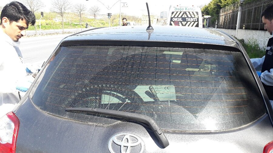 Küçükçekmece’de araçta kafasından silahla vurulmuş bir erkek cesedi bulundu