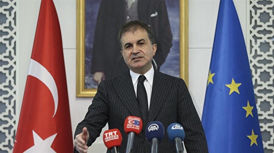 AB Bakanı Çelik: Türkiye, burada terörle mücadele etmektedir
AB Bakanı Ömer Çelik, Fransa'nın Başkenti Paris'te gerçekleştirdiği temaslar sonrasında basın toplantısı düzenledi. Çelik, "Son zamanlarda Suriye meselesi ile ilgili tansiyon yükselmiş durumdadır. Türkiye, Suriye'deki çatışmanın bir parçası değildir. Türkiye, burada terörle mücadele etmektedir. Terörle mücadele ederken, Afrin'de bu tünelleri kim yaptı. Yerin altına büyük hastaneyi nasıl yaptılar? Afrin'deki silah depolarında müttefiklerimizin silahları ne gezmektedir? Buradan bunları himaye eden ülkeler bu teröristleri çıkarsalardı biz de müdahale etmezdik." dedi.