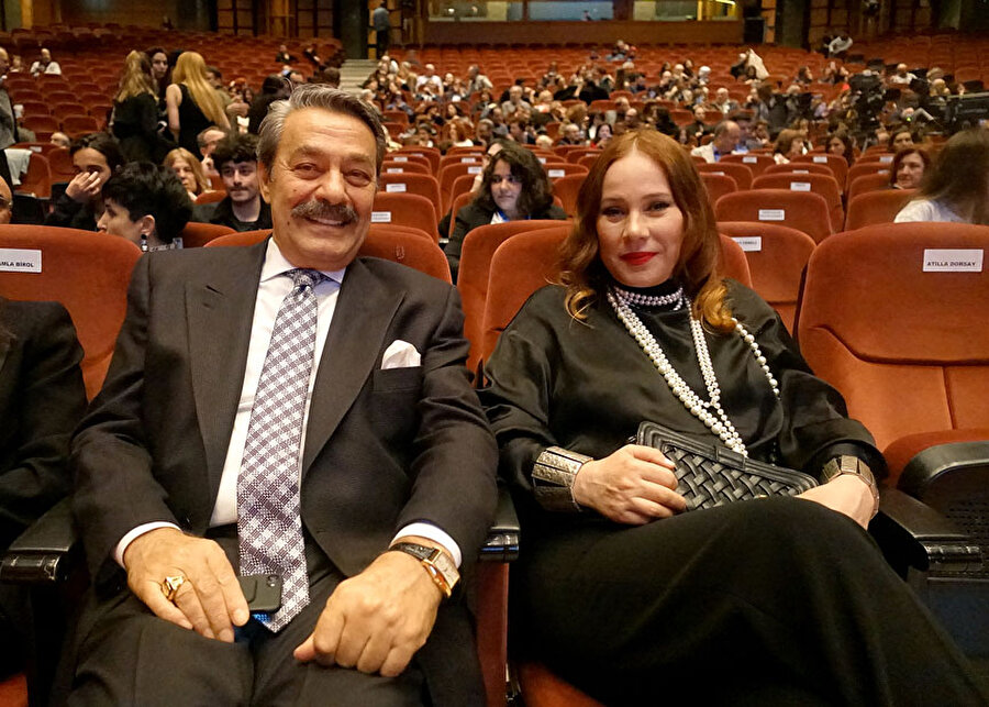Üçüncü Sinema Onur Ödülü, bir yılda en çok film çekme rekorunu halen elinde tutan, 1960'ta başladığı meslek hayatında 140 film yöneten Aram Gülyüz'e oyuncu Perran Kutman tarafından sunuldu. Gülyüz, ödülünü Halit Refiğ ile Ülkü Erakalın anısına aldığını dile getirdi.
Sinema Onur Ödülü'ne layık görülen Perihan Savaş ise anne ve babasına, çocuklarına, Mustafa Kemal Atatürk'e, Suna Pekuysal'a ve İKSV'ye teşekkür etti.
Festivalin "Sinema Emek Ödülü", sinemadaki tecrübesine çok genç yaşta başlayan ve 20 yıldır Beyoğlu'nun köklü sinemalarından Atlas Sineması'nın müdürlüğünü üstlenen Cevdet Pişkin'e verildi. Ödülünü Ayan'ın elinden alan Pişkin, eşi Hikmet Pişkin'e, Türker İnanoğlu'na ve İrfan Atasoy teşekkür ederek, yanında çalışan personeli ve sinemaseverler adına ödülünü aldığını söyledi.
Törende, Vodafone RED, Türk Tuborg AŞ, Sabah Gazetesi, ATV, NTV ile Zürich Sigorta, Volvo Car Turkey ve İstanbul Ayvansaray Üniversitesi temsilcilerine de teşekkür plaketi verildi.