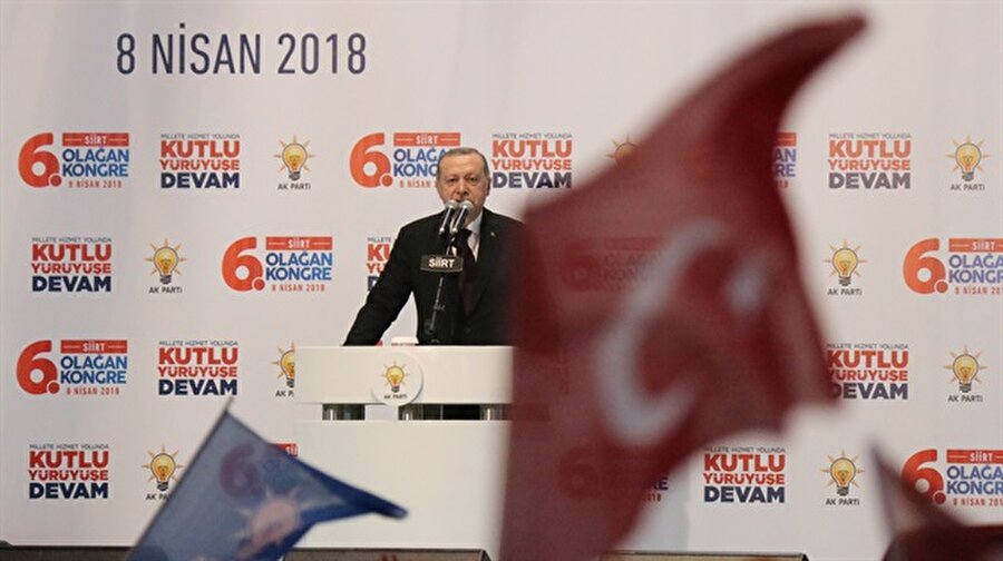 Cumhurbaşkanı Erdoğan: Zeytin Dalı Harekatı'nda 4017 terörist etkisiz hale getirildi
Cumhurbaşkanı ve AK Parti Genel Başkanı Erdoğan, Zeytin Dalı Harekatı'nın başlangıcından bu yana etkisiz hale getirilen terörist sayısının 4017 olduğunu bildirdi.