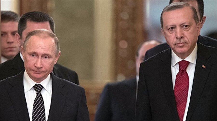 Cumhurbaşkanı Erdoğan Putin ile Doğu Guta'yı görüştü
Cumhurbaşkanlığı kaynaklarından edinilen bilgiye göre, Cumhurbaşkanı Recep Tayyip Erdoğan ile Rusya Devlet Başkanı Vladimir Putin'in telefon görüşmesinde, ikili ilişkilerin yanı sıra Suriye’deki son gelişmeler ele alındı. Cumhurbaşkanı Erdoğan’ın Duma ve Doğu Guta’daki saldırılarla ilgili endişelerini dile getirdiği görüşmede, sivil ölümlerinin engellenmesi ve insani yardımların ulaştırılması için birlikte çalışmanın önemi vurgulandı.