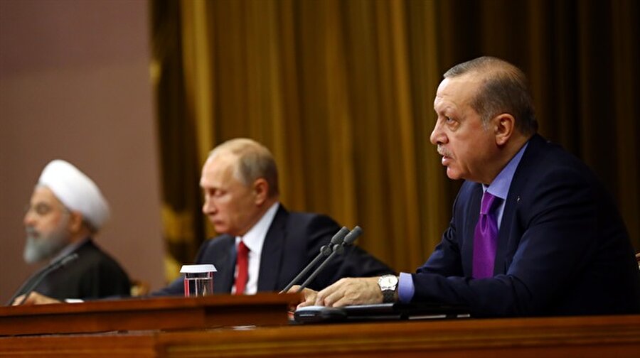 3. Zirve Tahran'da yapılacak
Cumhurbaşkanı Recep Tayyip Erdoğan, Beştepe'de gerçekleştirilen toplantının ardından 3. toplantının nerede yapılacağını da açıklamıştı. Erdoğan: "İlk zirveyi Soçi'de yaptık, ikinciyi burada yaptık, üçüncüyü de inşallah Tahran'da yapacağız." demişti.