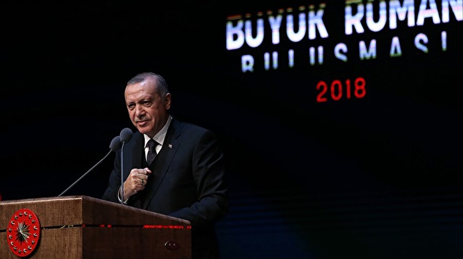 Cumhurbaşkanı Erdoğan: Ekonomimize saldıranlara sesleniyorum, başaramayacaksınız
Cumhurbaşkanı Erdoğan, "Ekonomimize saldıranlara sesleniyorum, önceki oyunlarınızda nasıl başaramadıysanız şimdi de başaramayacaksınız." dedi.