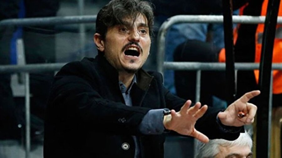 Panathinaikos Euroleague'den çekildi
Dimitris Giannakopoulos, Panathinaikos'un artık Euroleague organizasyonunda mücadele etmeyeceğini ve Euroleague'den çekildiklerini duyurdu.Hakkında birçok soruşturma bulunan Giannakopoulos, Instagram hesabından "The Euroleague Mafia" görselini paylaşırken, bir de "FIBA" görseli paylaşıp " Panathinaikos, ait olduğu yere dönüyor" mesajını yayınladı.