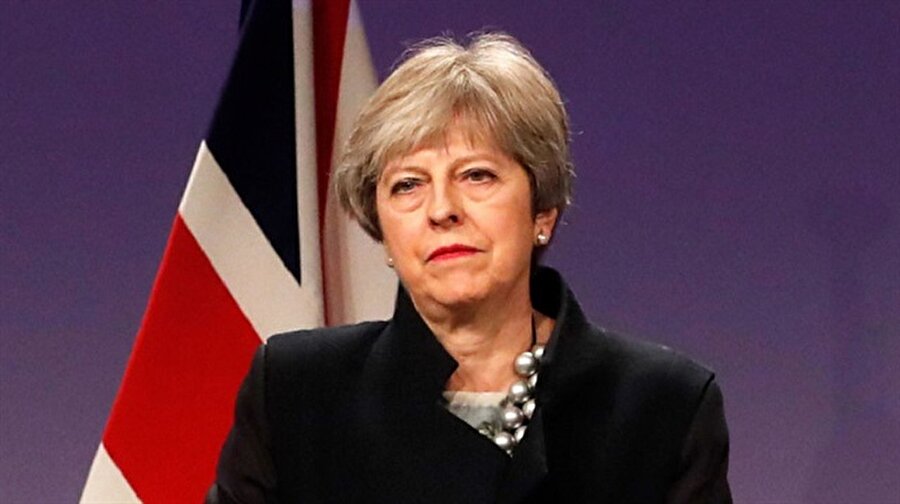 İngiltere basınında 'denizaltılar Suriye yolunda' iddiası
İngiliz Daily Telegraph gazetesi, İngiltere Başbakanı Theresa May'in denizaltıların gönderilmesi talimatını verdiği belirtirken, saldırının perşembe gerçekleşmesinin beklendiği aktarıldı.