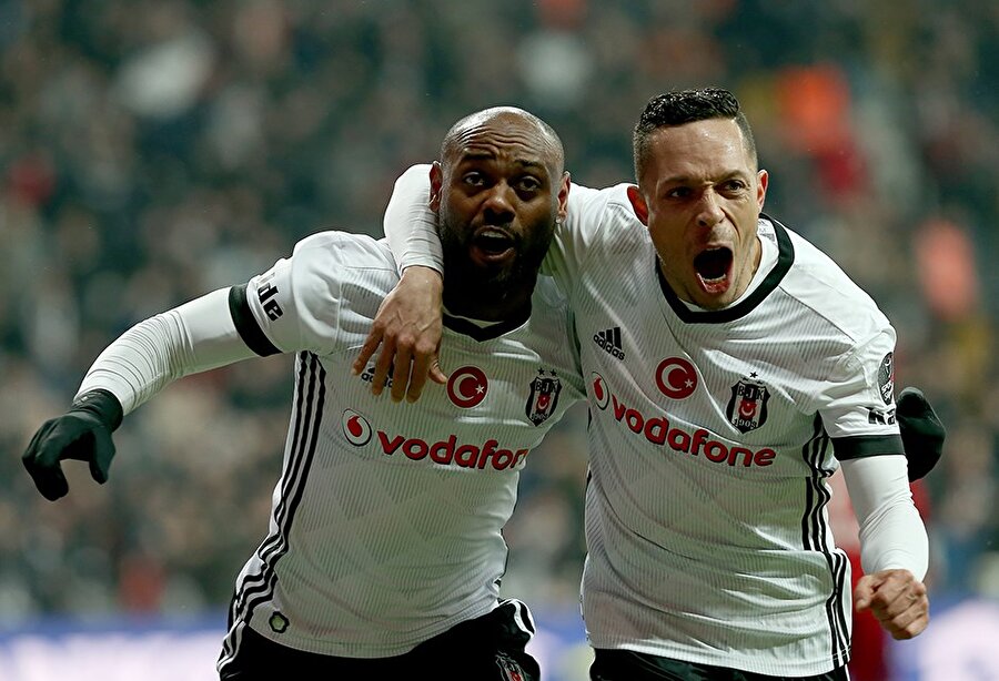 Vagner Love ve Adriano