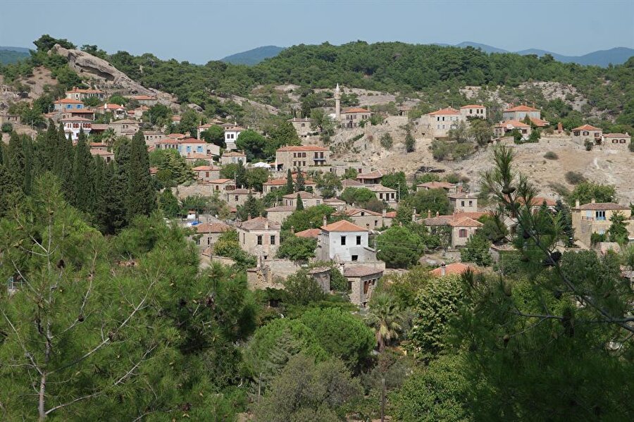 Doğayla iç içe yaşamak için büyük şehirlerden kaçanların tercihi olan Kazdağları'nın eteklerindeki Adatepe köyü