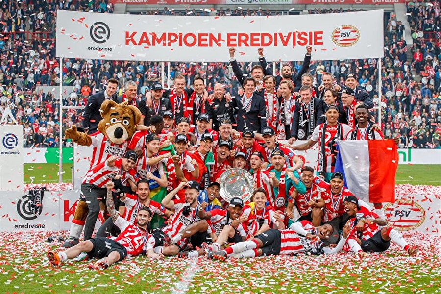 Hollanda'da şampiyon PSV!
