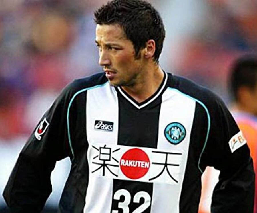 
                                    İlhan Mansız 1 Ocak 2004'te Japon ekibi Vissel Kobe'ye 5 milyon Euro'ya transfer oldu.
                                