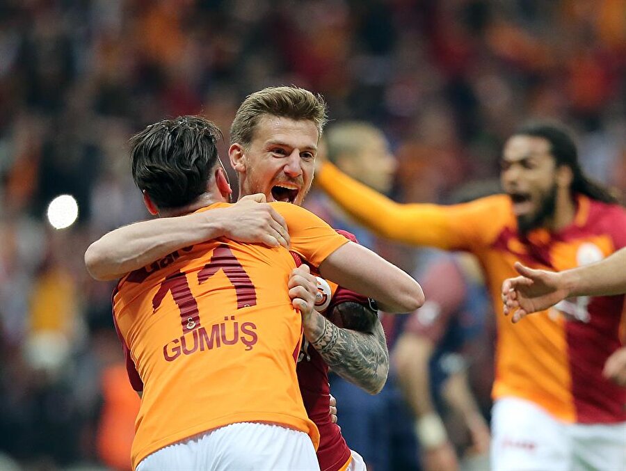 Galatasaray’ın kalan maçları
30. hafta /21 Nisan Cumartesi19.00 Aytemiz Alanyaspor-Galatasaray
31. hafta / 29 Nisan Pazar19.00 Galatasaray-Beşiktaş32. hafta / 6 Mayıs PazarTeleset Mobilya Akhisarspor-Galatasaray33. hafta / 13 Mayıs Pazar
Galatasaray-Evkur Yeni Malatyaspor
34. hafta / 20 Mayıs Pazar
Göztepe-Galatasaray