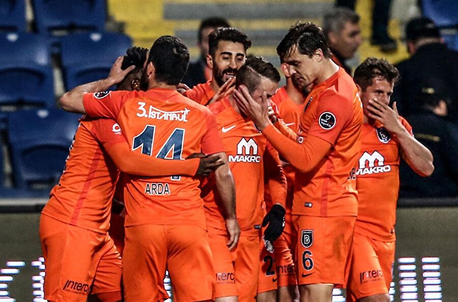 Medipol Başakşehir'in kalan maçları
30.hafta / 20 Nisan Cuma
20.00 Medipol Başakşehir-Kayserispor
31.hafta / 29 Nisan Pazar16.00 Osmanlıspor-Medipol Başakşehir32. hafta / 6 Mayıs Pazar
Medipol Başakşehir-Demir Grup Sivasspor33. hafta / 13 Mayıs Pazar
Antalyaspor-Medipol Başakşehir
34.hafta / 20 Mayıs Pazar
Medipol Başakşehir-Kasımpaşa