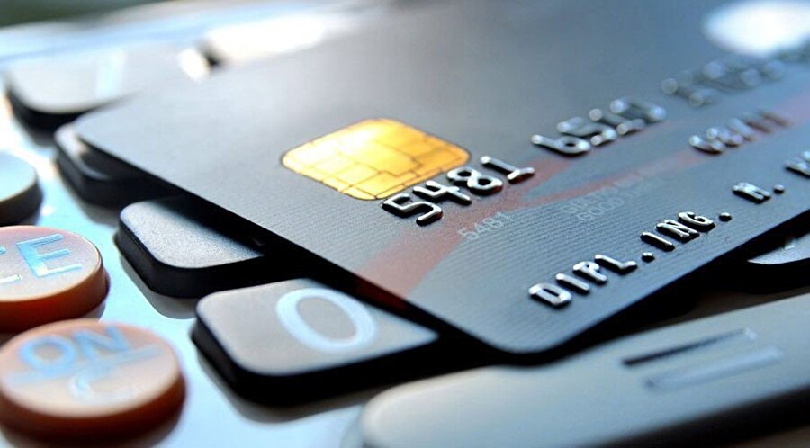 Kredi kartı 

                                    
                                    
                                    Kredi kartlarınızı tutumlu bir şekilde kullanın. Kredi kartı alımlarınızı sınırlandırmaya çalışın.
                                
                                
                                
