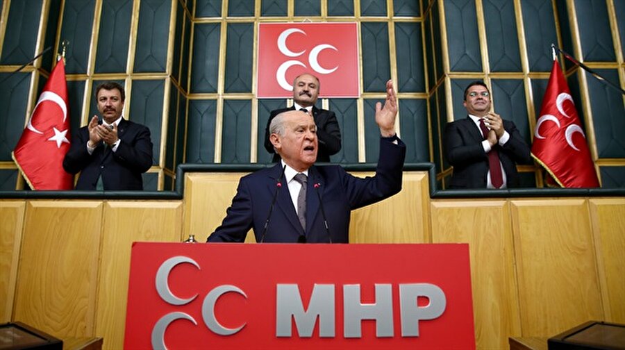 MHP Lideri Bahçeli: 26 Ağustos 2018'de erken seçim yapılmalı
MHP Lideri Bahçeli: "MHP takdir hakkını seçimlerin erkene alınmasından yana koyacaktır. 26 Ağustos'ta erken seçim yapılmalıdır" dedi.Bahçeli'nin erken seçim çağrısının ardından sıcak gelişmeler yaşanıyor. Erken seçim çağrısı yapan MHP lideri Bahçeli, Adalet Bakanı Gül ile görüştü. Görüşme yaklaşık 20 dakika sürdü.